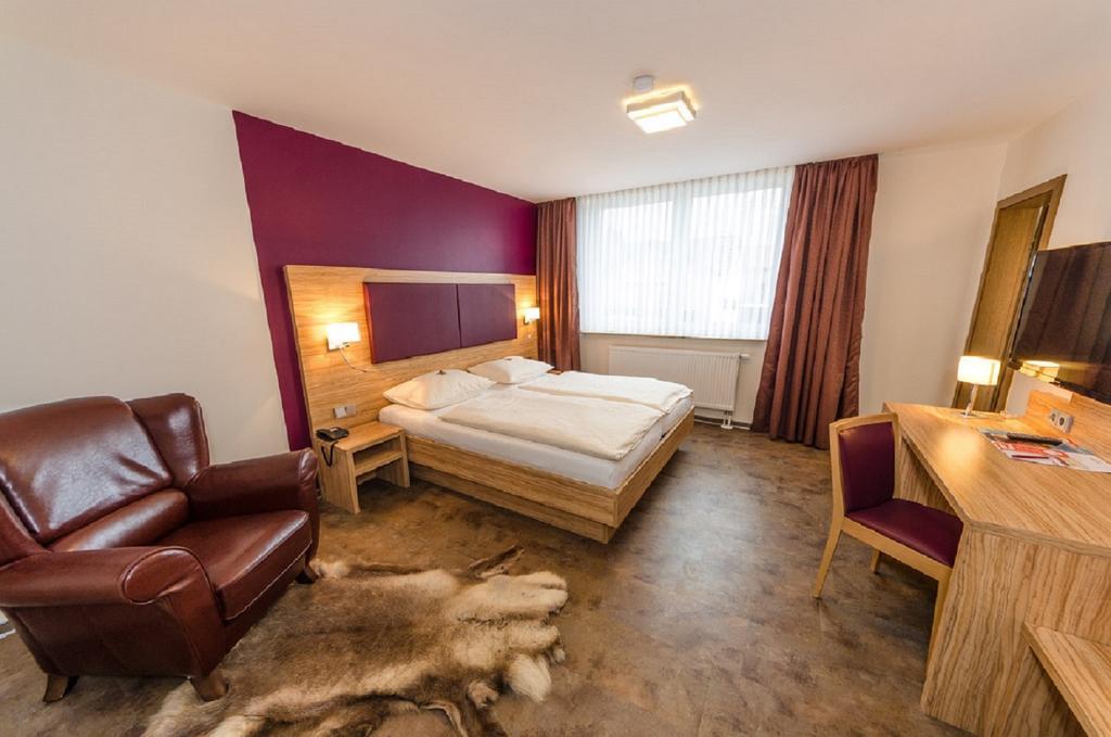 Hotel Restaurant Conni Вольфсбург Экстерьер фото