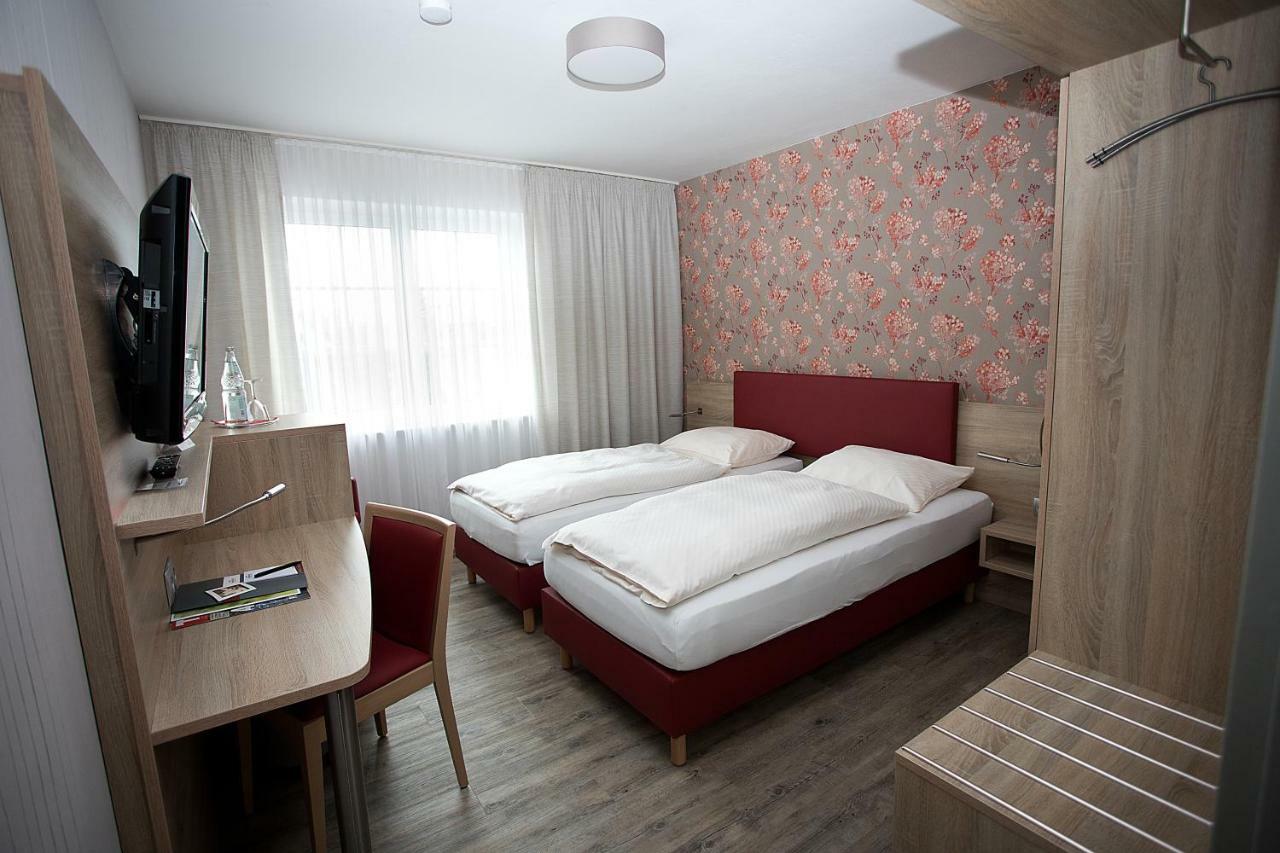 Hotel Restaurant Conni Вольфсбург Экстерьер фото